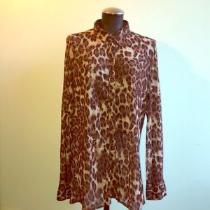 Button Up Top cheetah print 💝